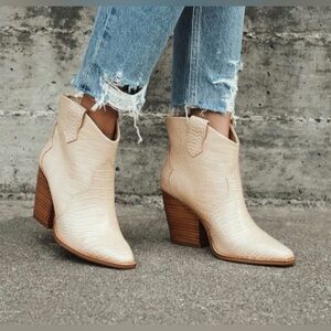 Chinese Laundry “Bonnie” booties - Beige size 5/35m